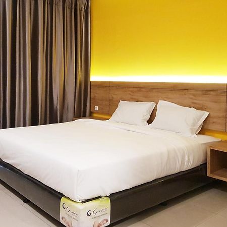 Oyo 90015 Platinum Guest House Medan Dış mekan fotoğraf