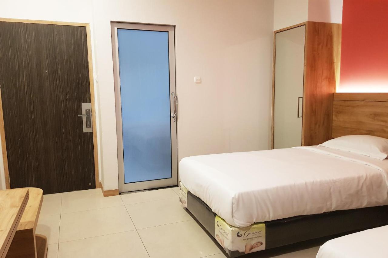 Oyo 90015 Platinum Guest House Medan Dış mekan fotoğraf