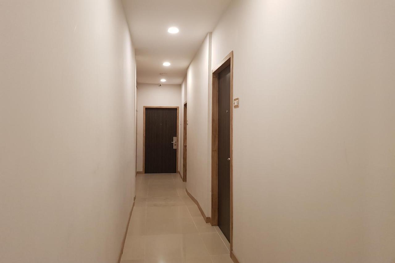 Oyo 90015 Platinum Guest House Medan Dış mekan fotoğraf