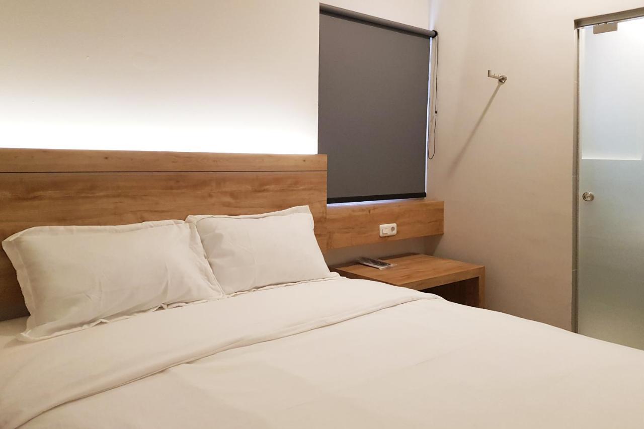 Oyo 90015 Platinum Guest House Medan Dış mekan fotoğraf