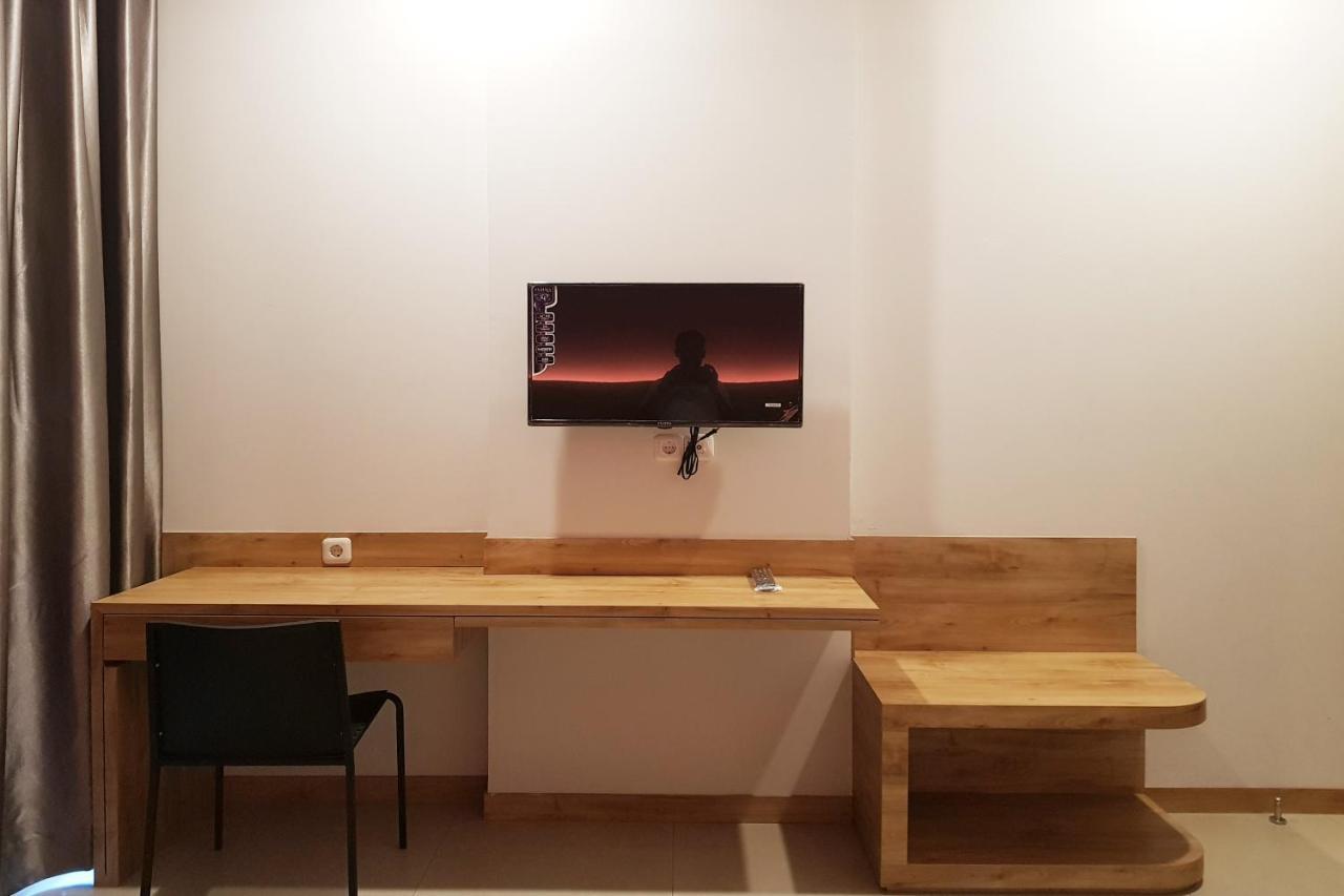 Oyo 90015 Platinum Guest House Medan Dış mekan fotoğraf