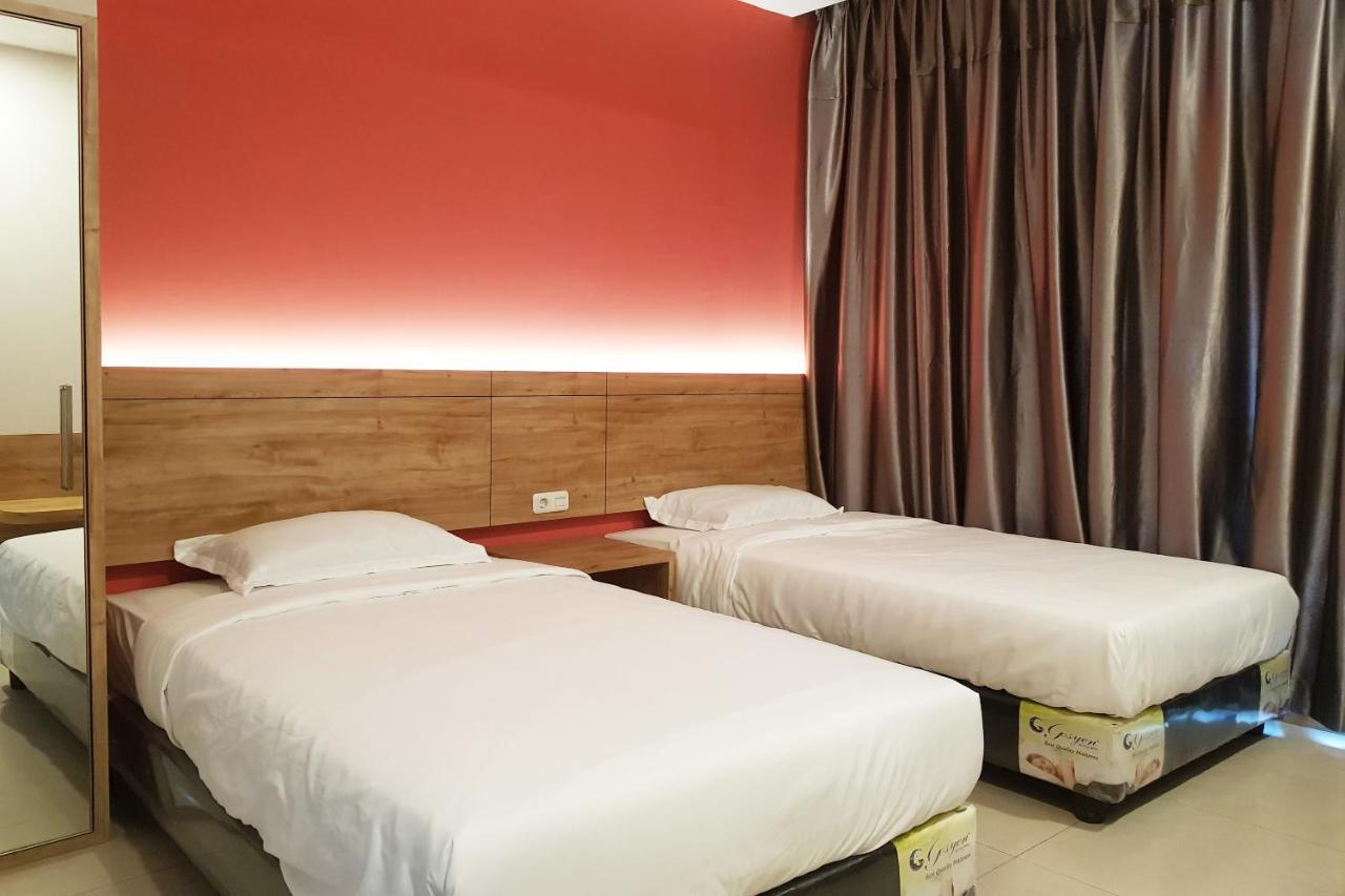 Oyo 90015 Platinum Guest House Medan Dış mekan fotoğraf