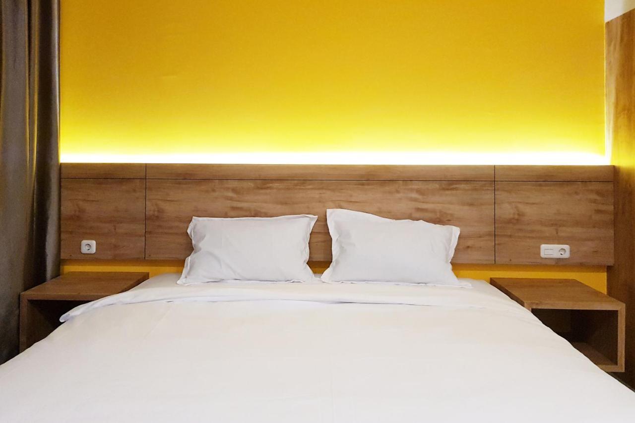 Oyo 90015 Platinum Guest House Medan Dış mekan fotoğraf
