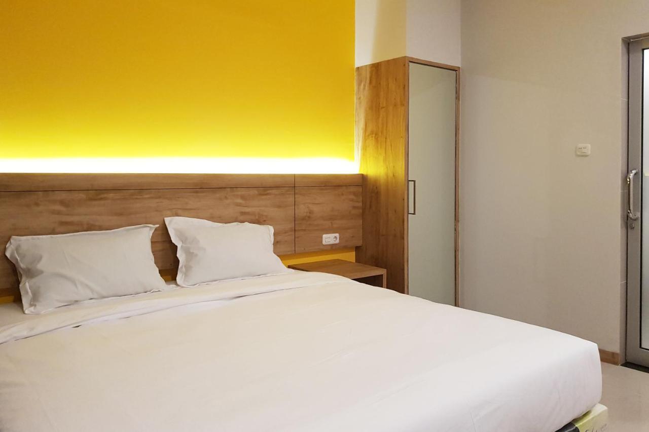 Oyo 90015 Platinum Guest House Medan Dış mekan fotoğraf