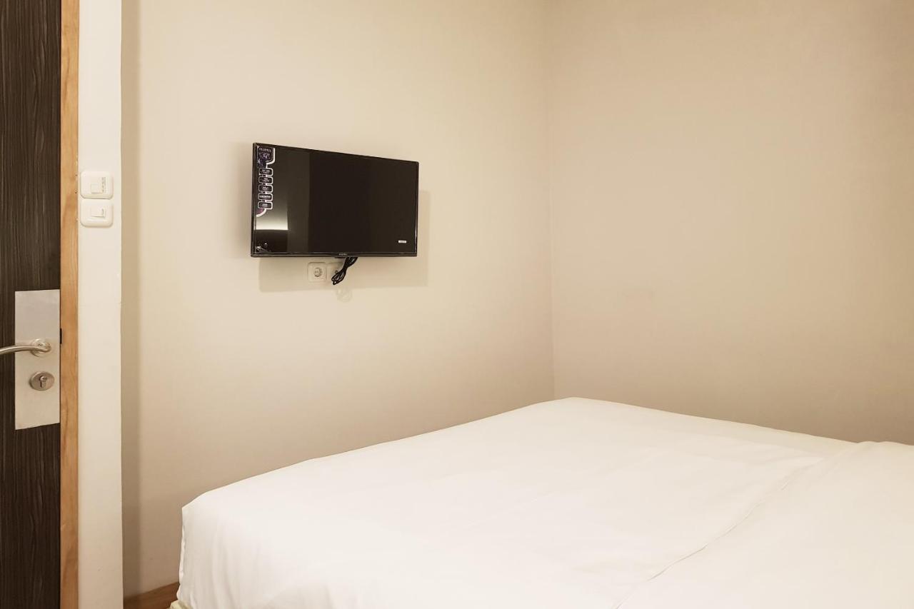 Oyo 90015 Platinum Guest House Medan Dış mekan fotoğraf