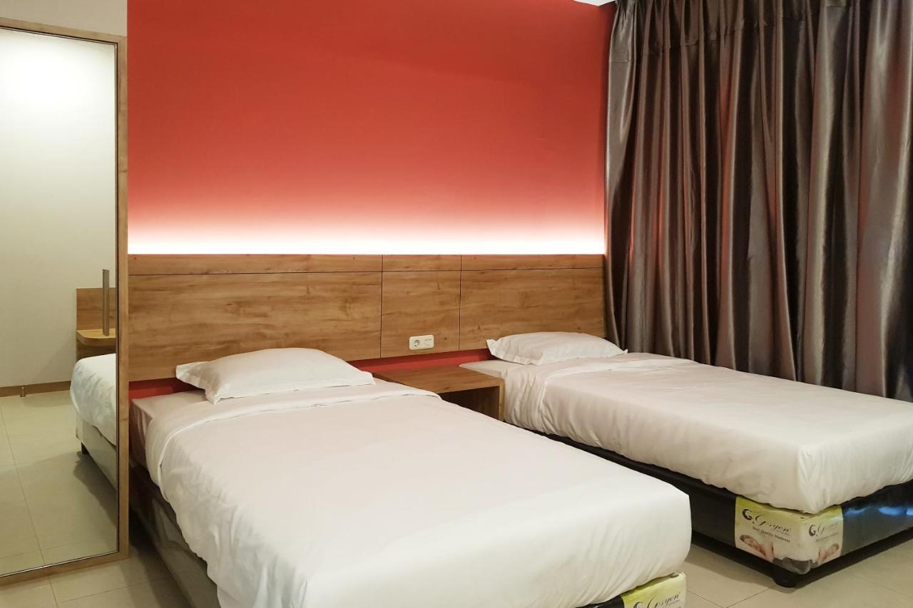 Oyo 90015 Platinum Guest House Medan Dış mekan fotoğraf
