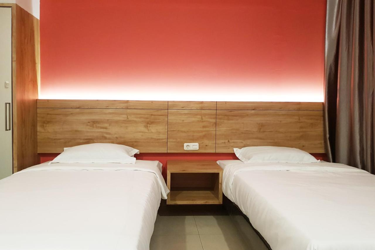 Oyo 90015 Platinum Guest House Medan Dış mekan fotoğraf