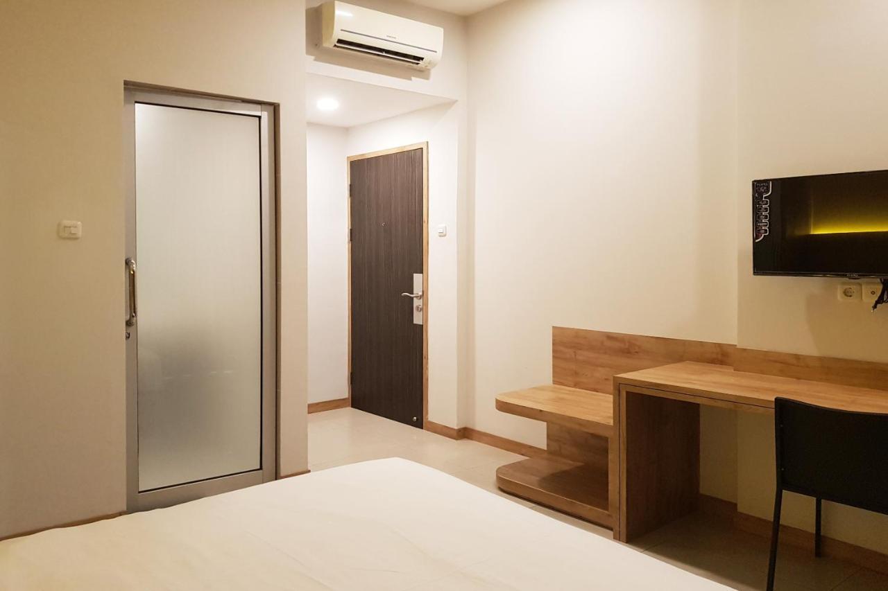 Oyo 90015 Platinum Guest House Medan Dış mekan fotoğraf