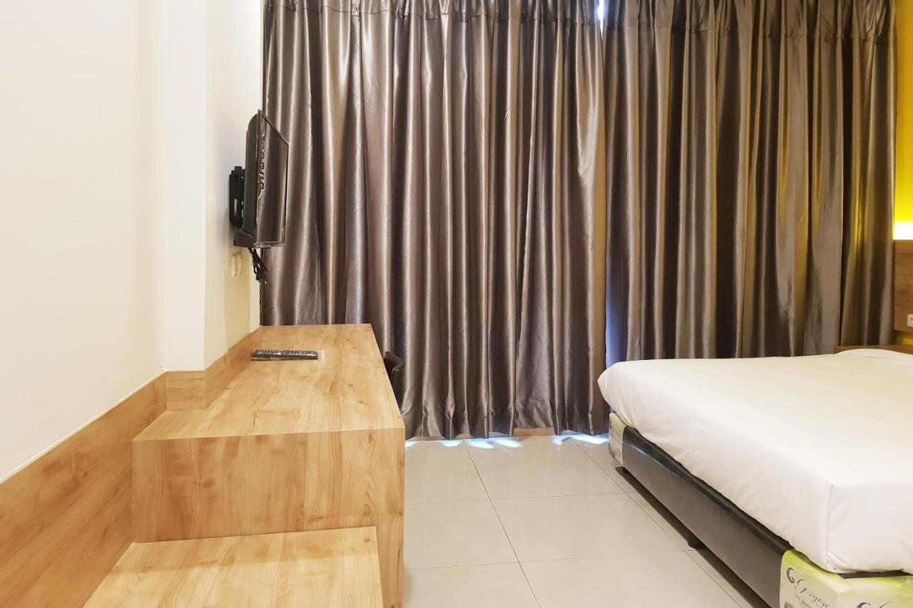 Oyo 90015 Platinum Guest House Medan Dış mekan fotoğraf