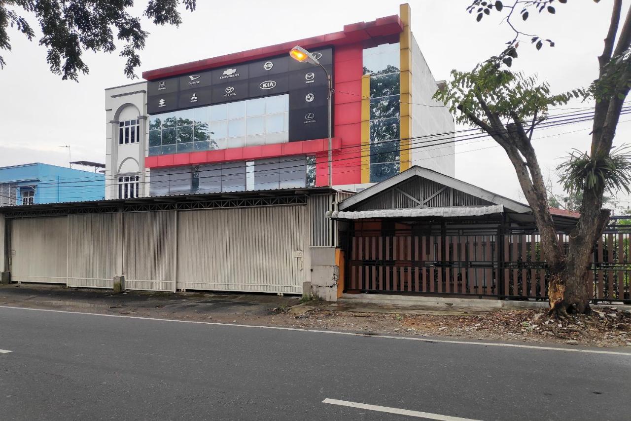 Oyo 90015 Platinum Guest House Medan Dış mekan fotoğraf